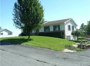 90 Moorestown Dr, Bath, PA 18014