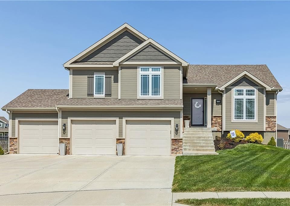1st image of 4728 NE 102nd Ct