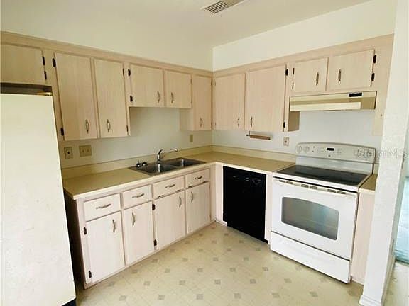 4th image of 4 Almond Dr