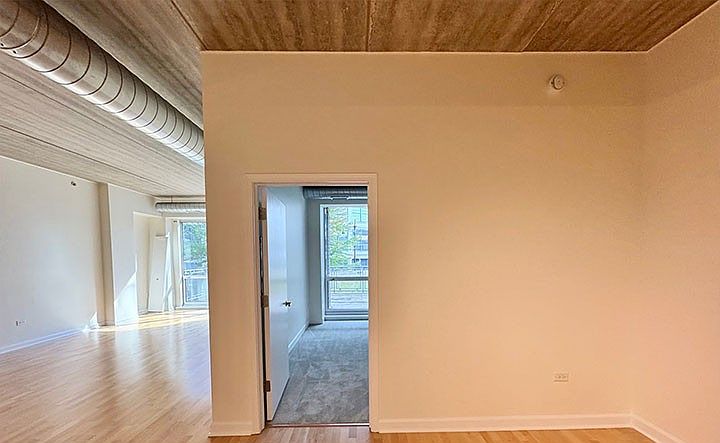 2nd image of 900 N Kingsbury St #3