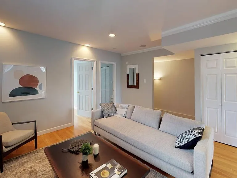 1632 W Blackhawk St #2 — Photo 2