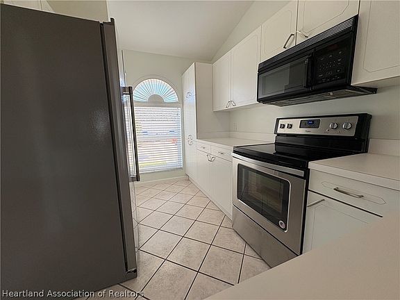 5th image of 406 Stephen Dr