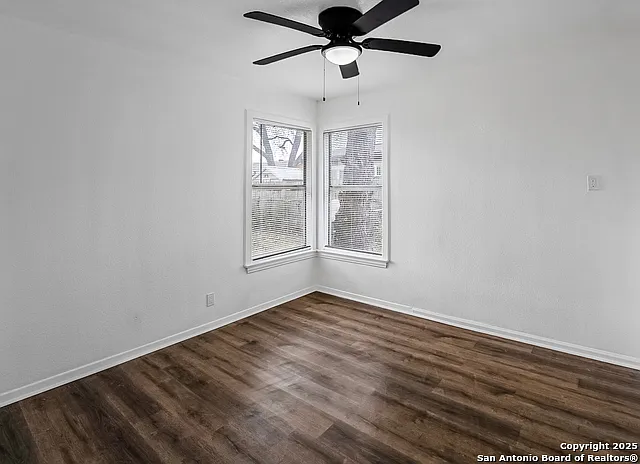 122 Stolnet St — Photo 12