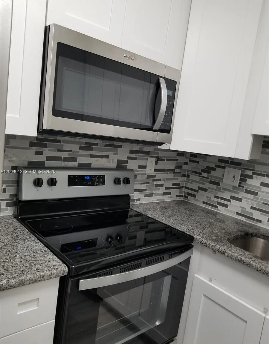 River Shores Condo — Photo 1