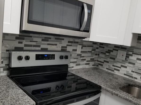 2990 NE 16th Ave APT 105