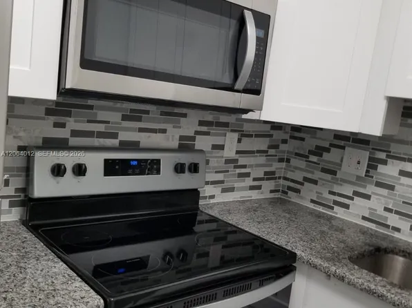 2990 NE 16th Ave APT 105, Fort Lauderdale, FL 33334