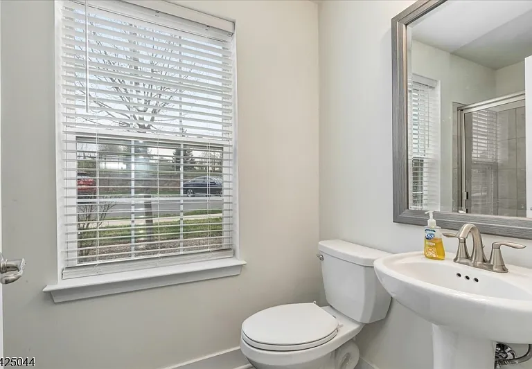 309 Saratoga Ct — Photo 6