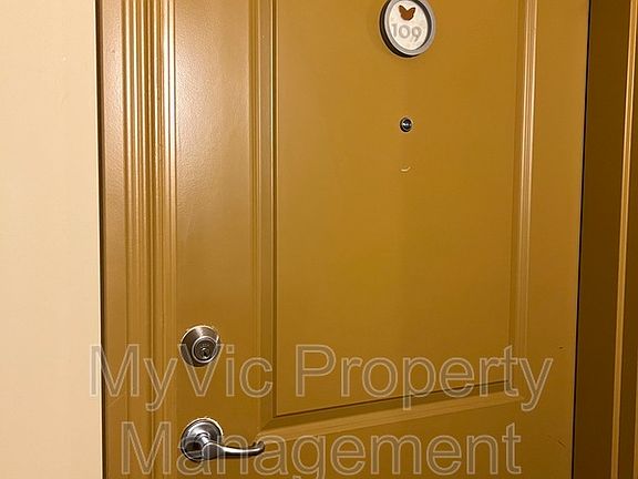 4th image of 10121 80th Ave NW #109