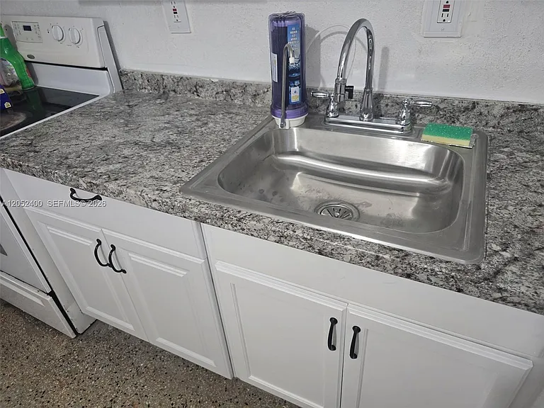 250 SW 11th Ave #6 — Photo 7