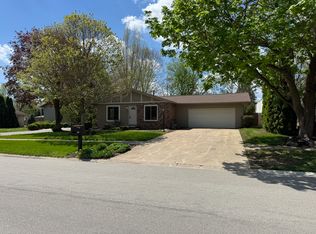 805 Center St, Mahomet, IL 61853