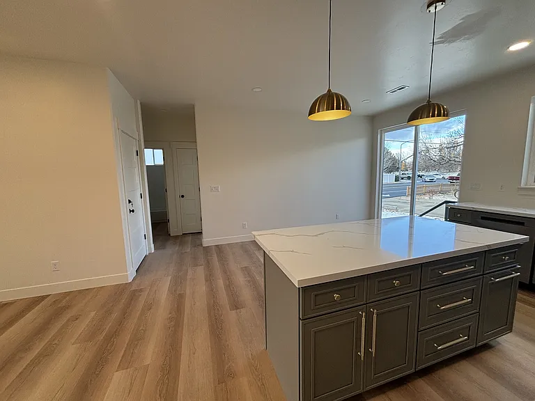 412 E 34 S — Photo 12