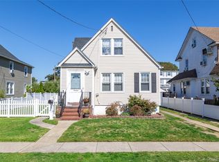 19 Teneyck Ave, Valley Stream, NY 11580