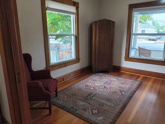 5th image of 828 Greenwood Ave