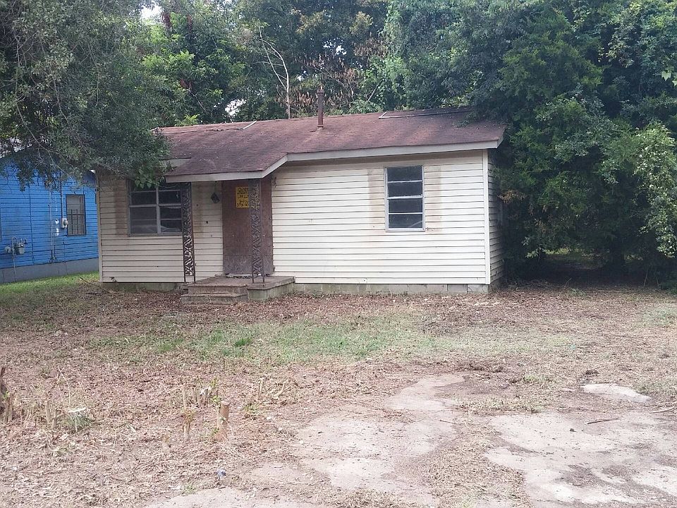2nd image of 1239 Holmes St