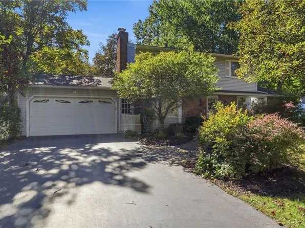 86 Squirrels Heath Rd, Fairport, NY 14450