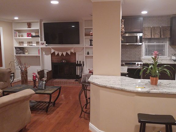 Wide Open LR and Kitchen