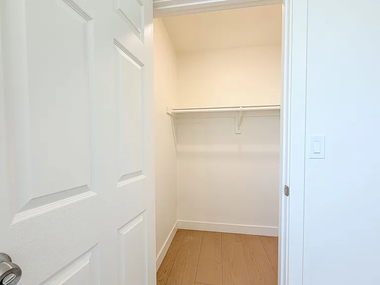 2026 Luxury 4 & 6 Bedroom Units — Photo 7