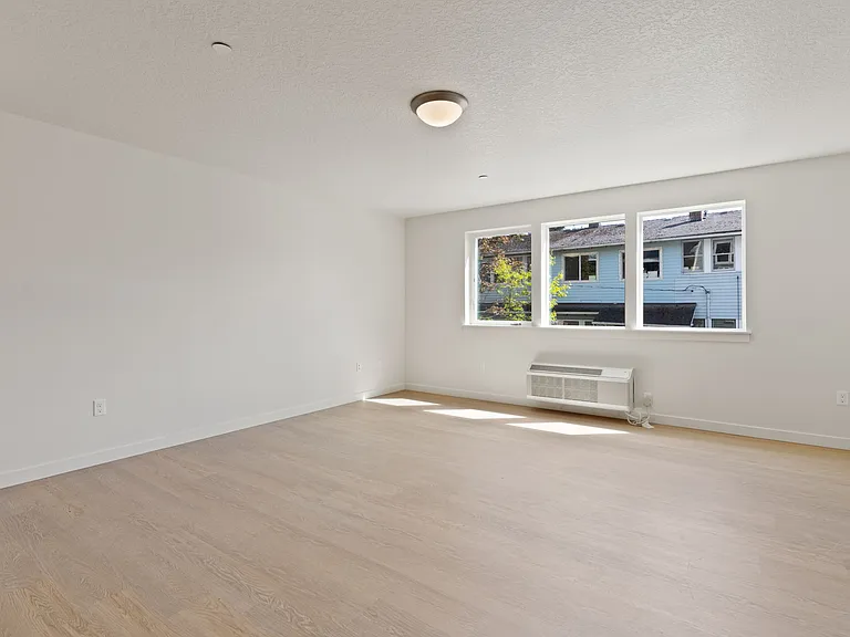 6355 SE 92nd Ave #207 — Photo 7