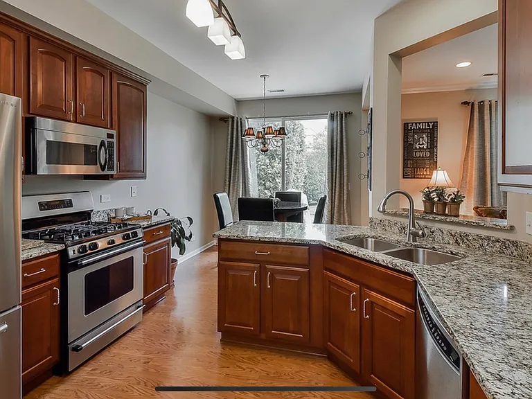 3180 Bromley Ln — Photo 3