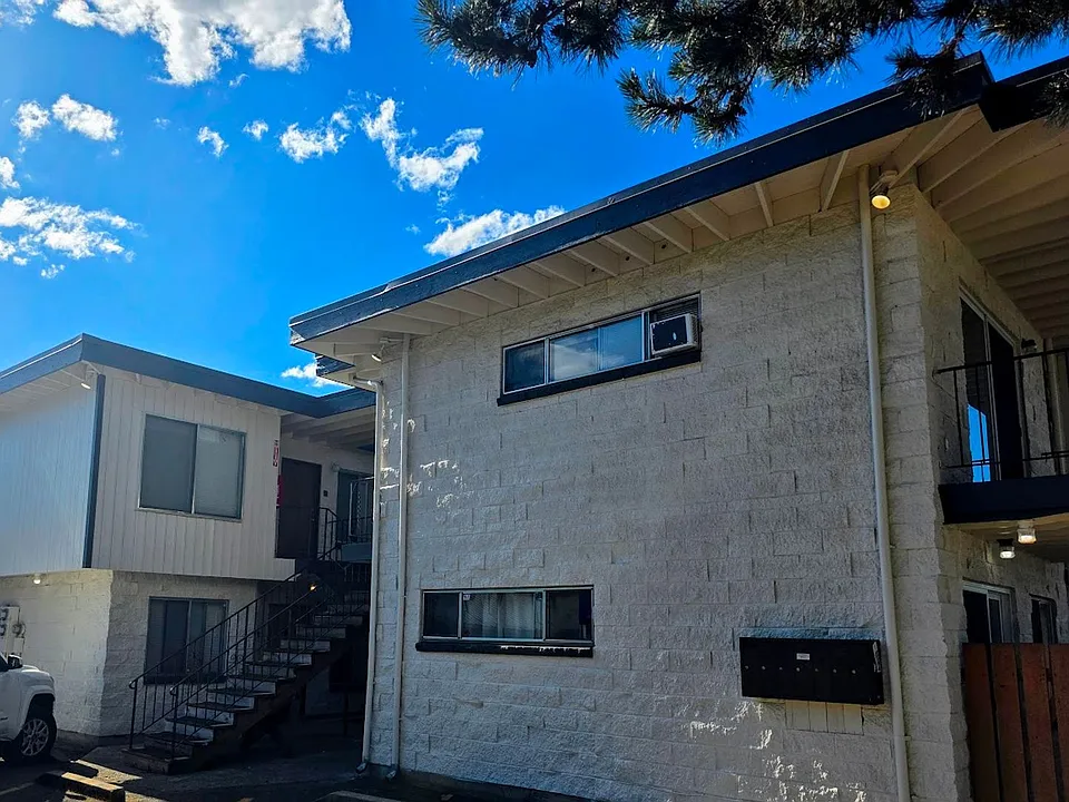 638 Van Buren St #16