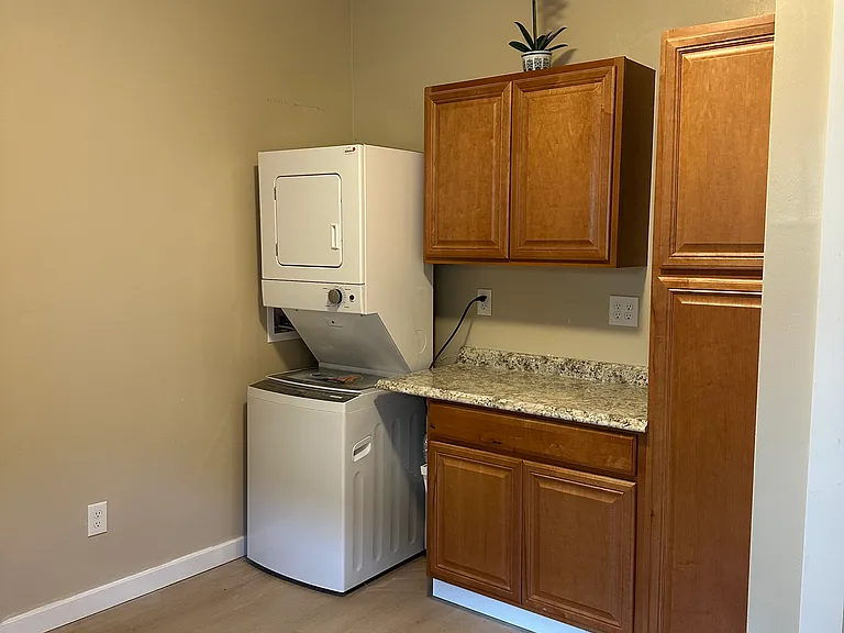 442 Maple Ln — Photo 5