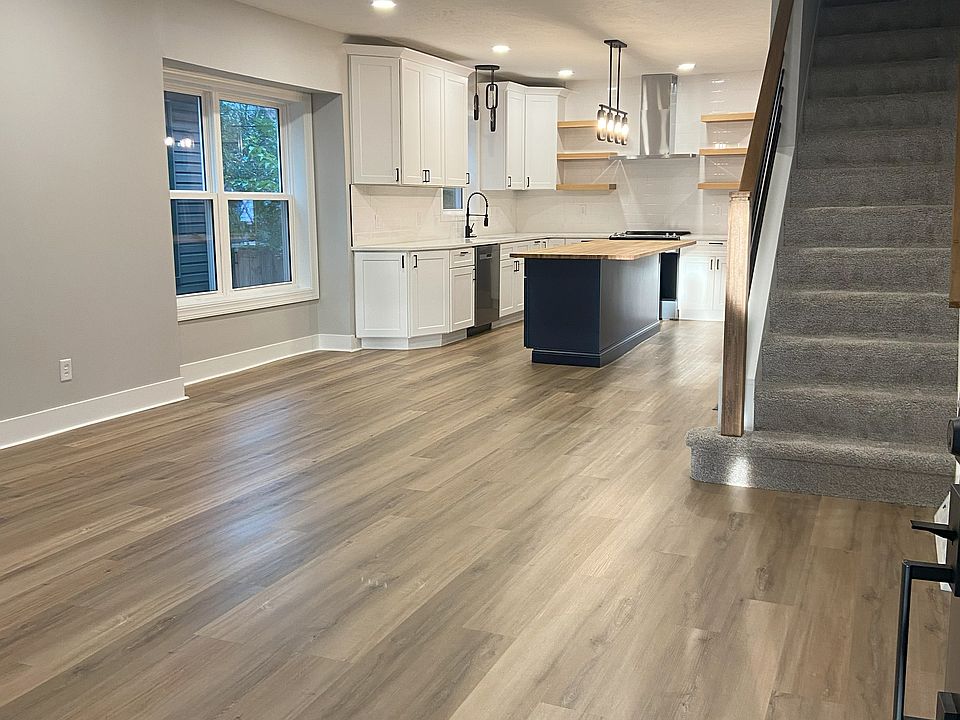 Open concept dining and kitchen area