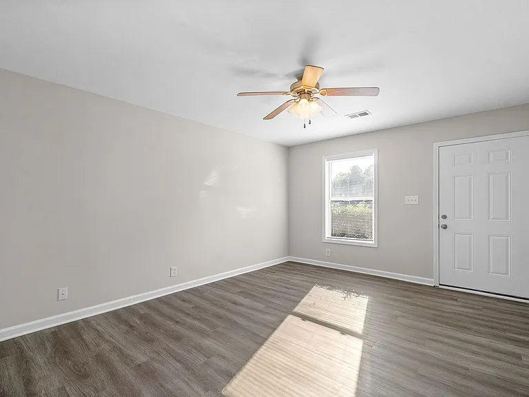 2 Bedroom Pet Friendly Townhome For Rent in Sango! — Photo 7
