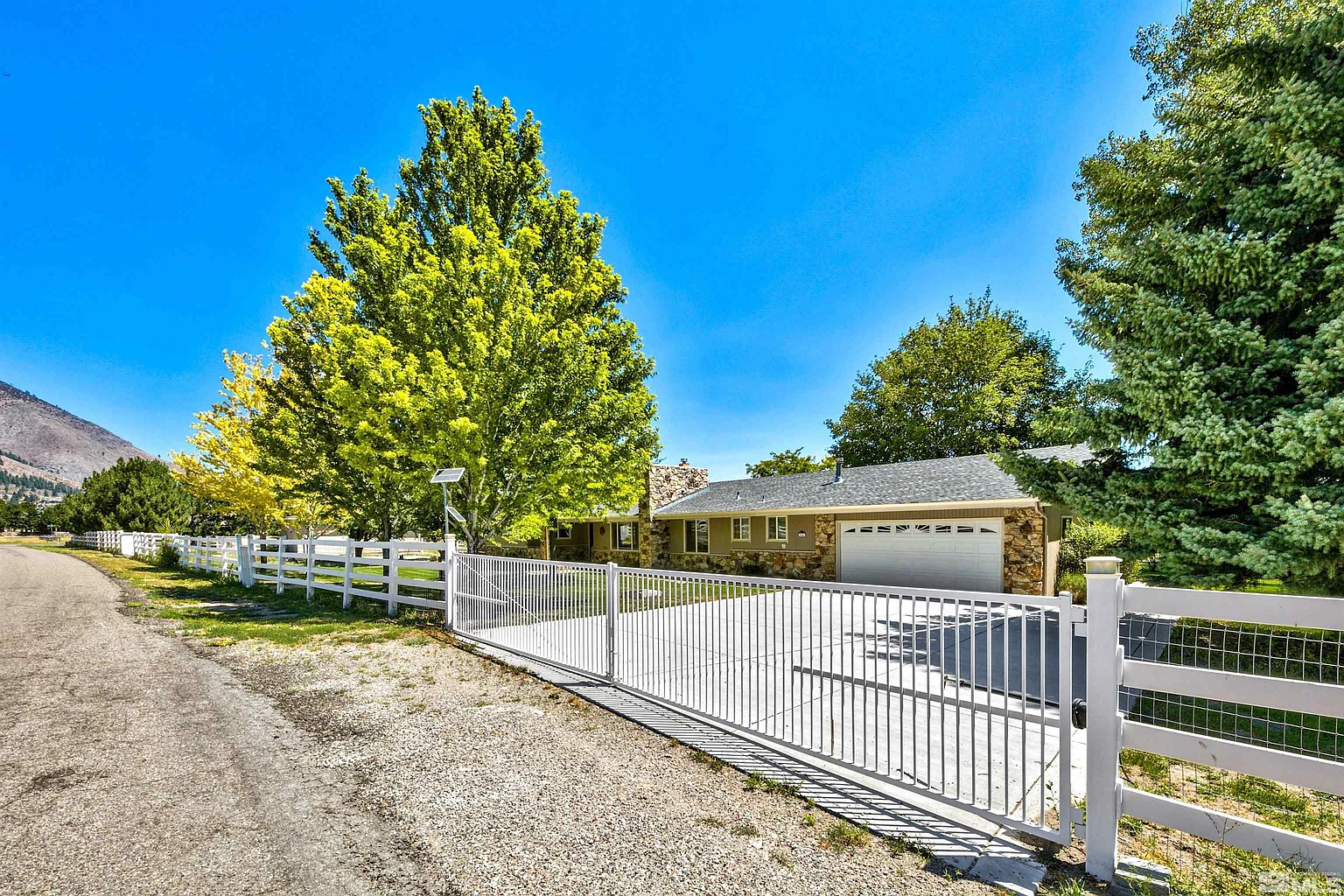 2281 Pioneer Trl photo 1