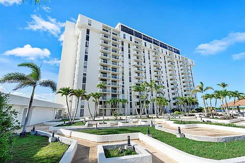 13499 Biscayne Blvd #602 Photo 1