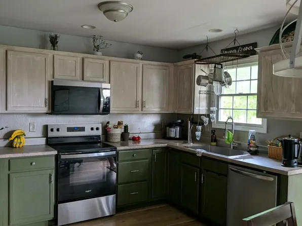 109 Labrador Ln, Downs, IL 61736