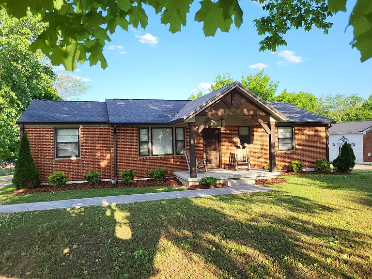 303 Pleasant Dr — Photo 2