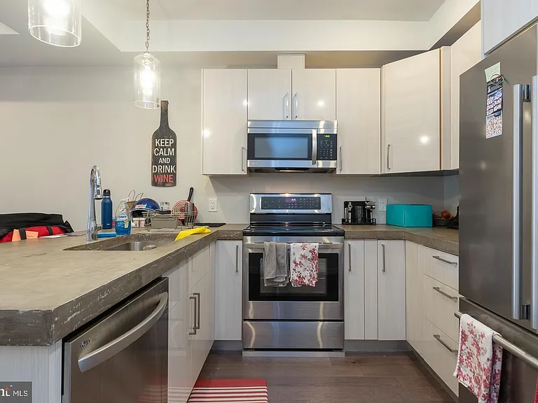 938 New Market St #304 — Photo 4