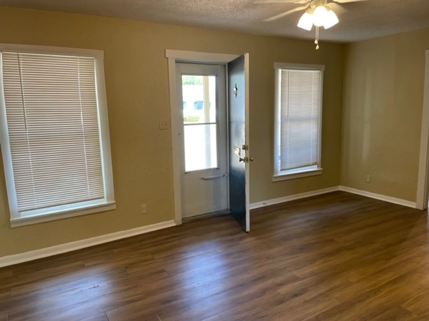 1726 Marshall Street — Photo 2