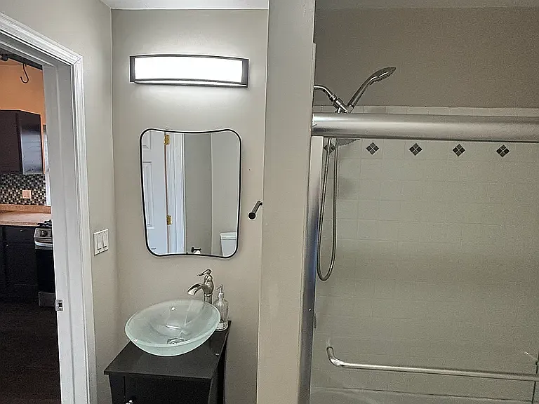 2 bed, 600 sqft, $1,800 — Photo 3