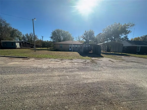 105 4th St, Maysville, OK 73057