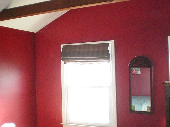 masterbedrm w/ vaulted ceilings