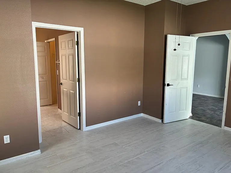 465 Eastbridge Dr — Photo 20