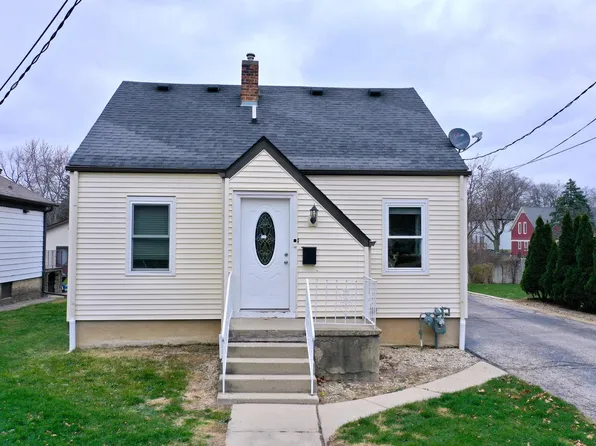 612 Northampton St, Woodstock, IL 60098