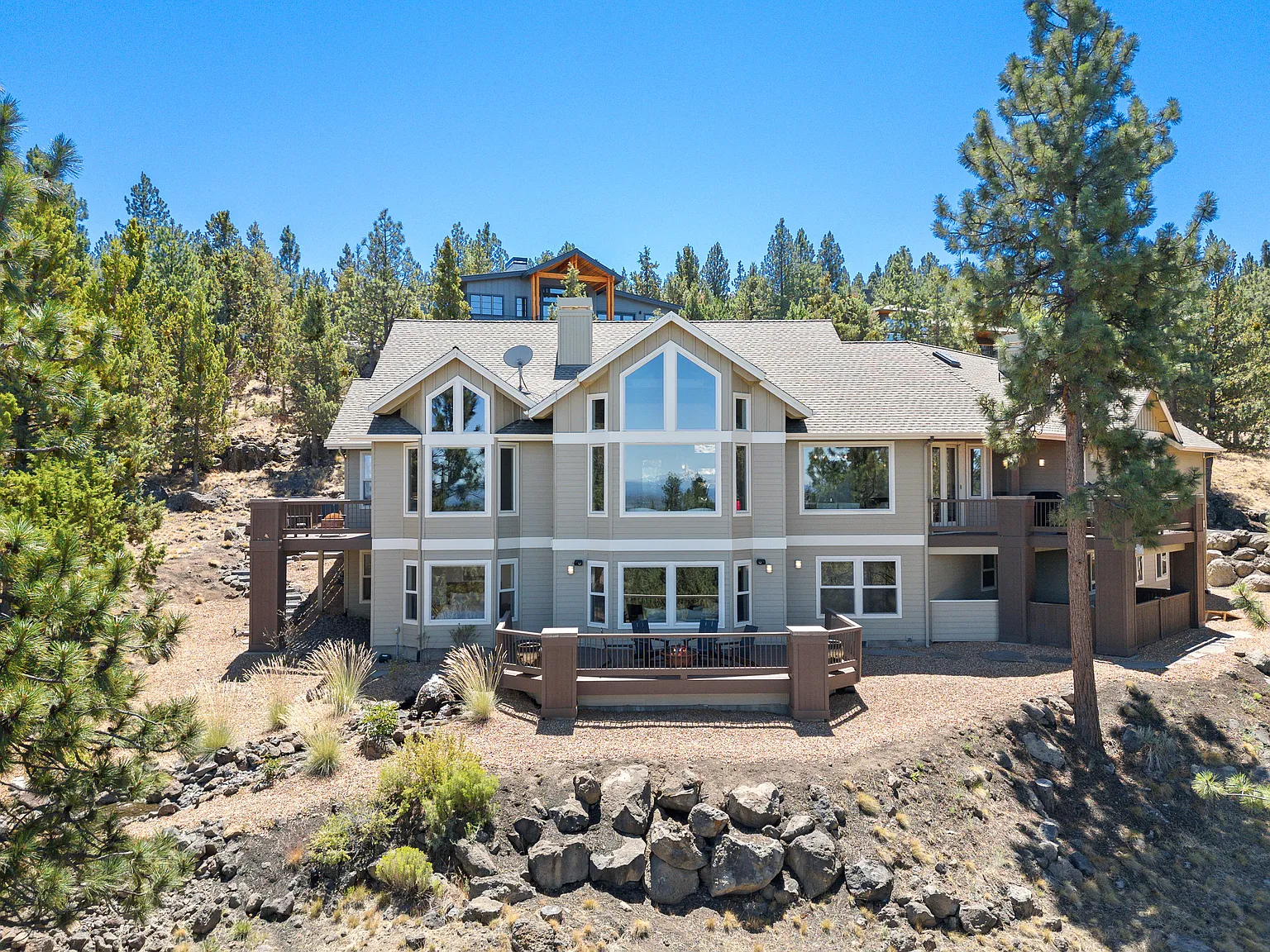 5 bed, 4585 sqft, $7,500 — Photo 3