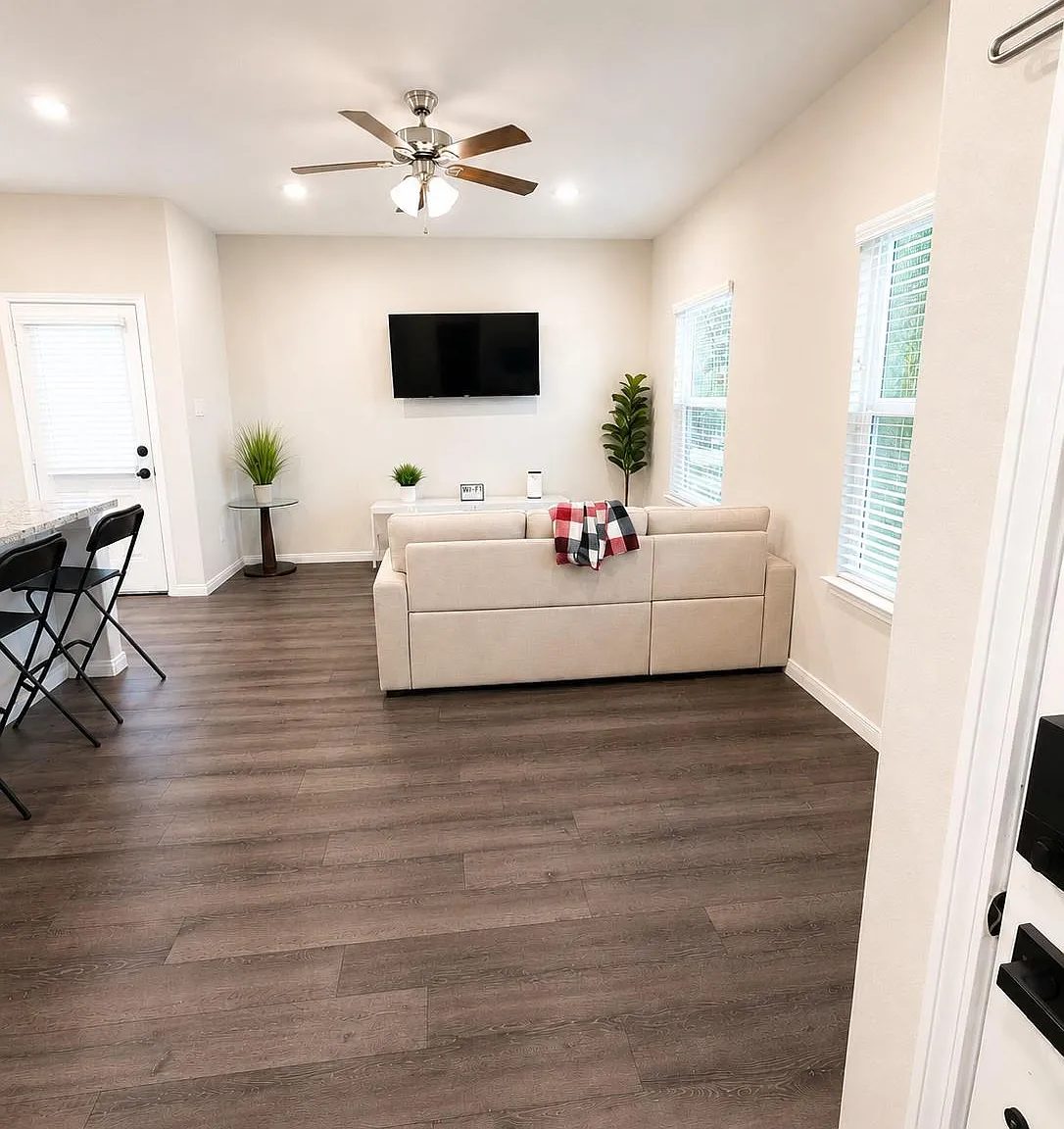 2 bed, 2.0 bath, 1000 sqft, $1,200 — Photo 4