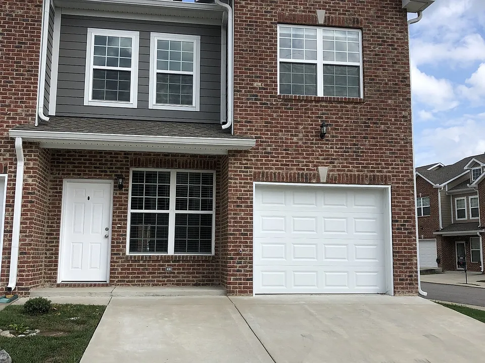 1305 Villa Cir