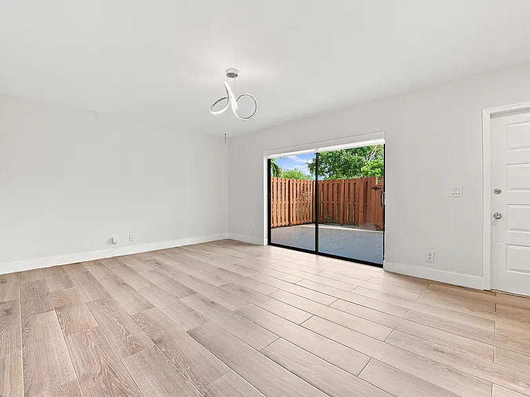 2695 Albatross Rd N #100 — Photo 20