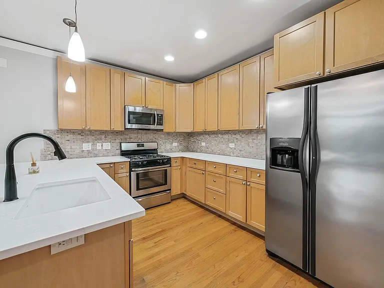 22 S Western Ave #202 — Photo 6