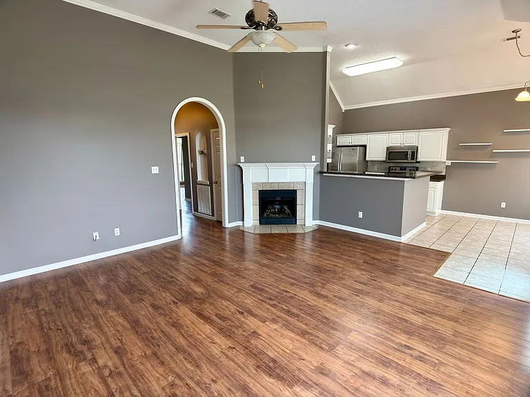 5104 Deerfield Dr — Photo 3