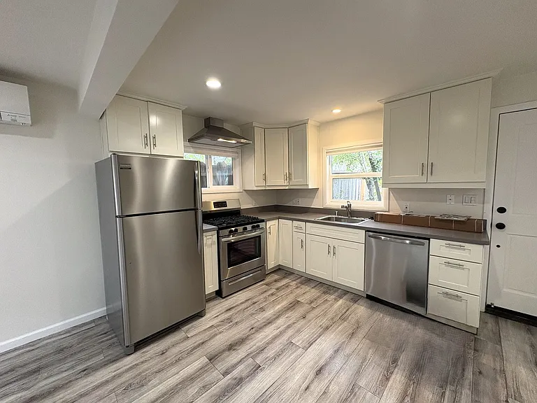 2350 Alameda De Las Pulgas — Photo 39