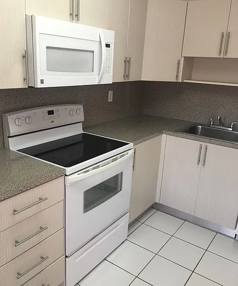 9338 SW 4th Ln — Photo 3