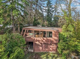 7832 NE 32nd St, Medina, WA 98039