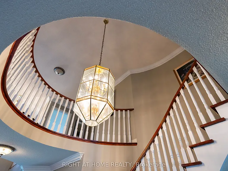 2427 Erin Centre Blvd — Photo 12