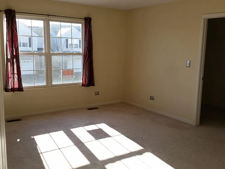 631 Winchester Ln — Photo 8