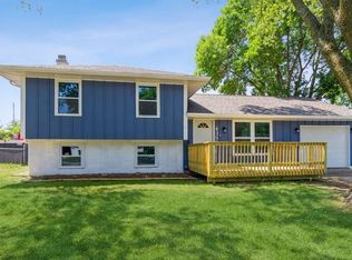 4380 Oakcreek Dr, Norwalk, IA 50211